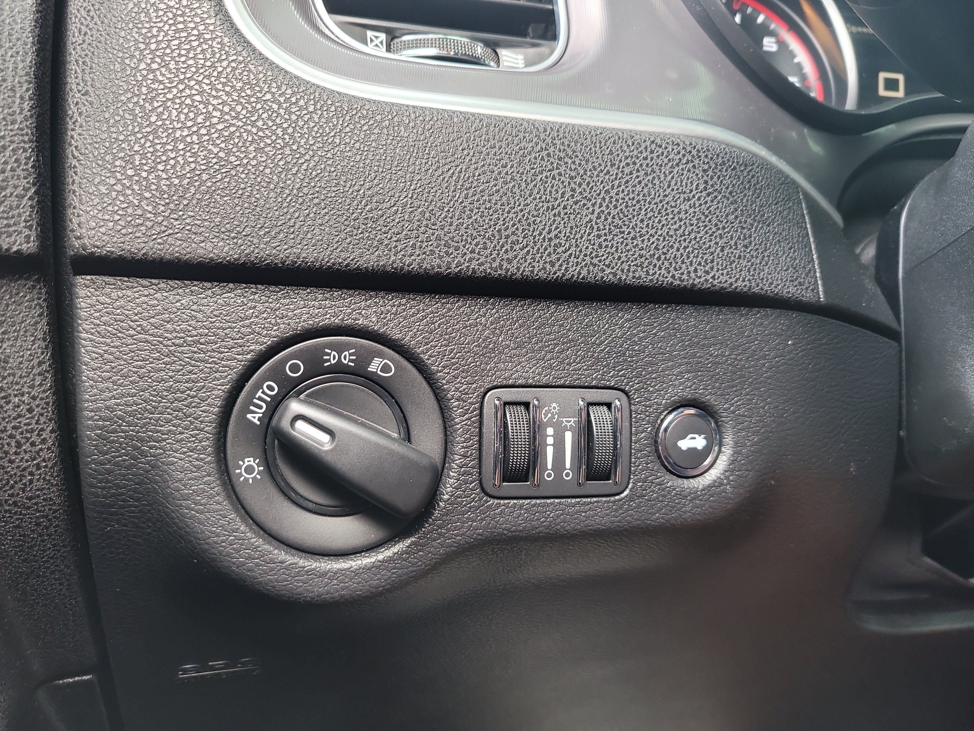 Used 2022 Dodge Charger SXT w/ Leather Interior Group RWD image 32