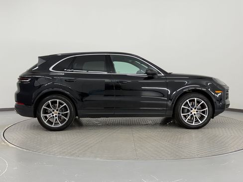 Certified 2025 Porsche Cayenne AWD/4WD image 8