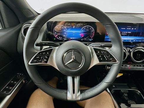 New 2026 Mercedes-Benz GLB 250 4MATIC image 11