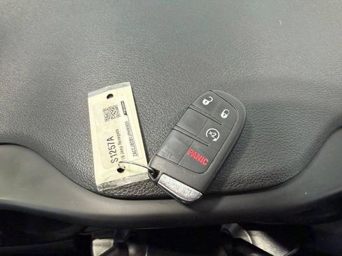 Used 2018 Jeep Renegade Limited AWD/4WD image 35