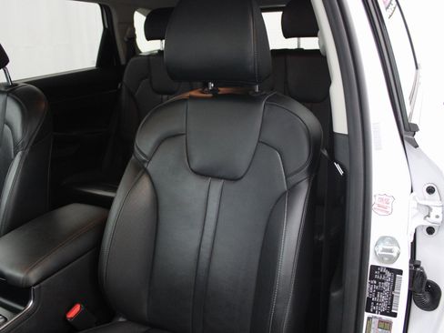 Used 2024 Kia Sorento S image 16