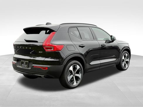 New 2026 Volvo XC40 B5 Core w/ Protection Package Premier AWD/4WD image 6