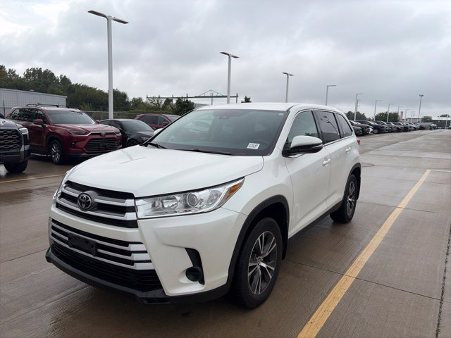 Used 2019 Toyota Highlander LE FWD image 3