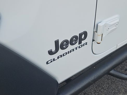 Used 2020 Jeep Gladiator Sport w/ Quick Order Package 24S AWD/4WD image 5