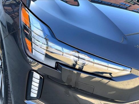 New 2025 Volvo EX90 Plus image 40