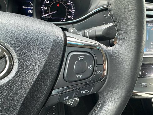 Used 2018 Toyota Avalon XLE image 22