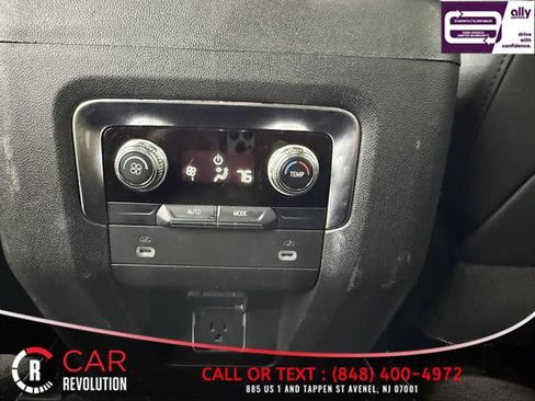 Used 2024 GMC Yukon XL SLT image 39