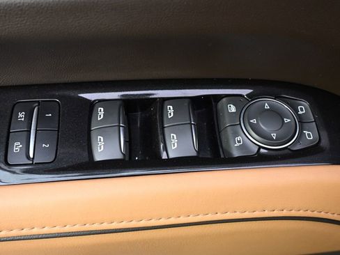 Certified 2021 Cadillac Escalade Premium Luxury AWD/4WD image 24