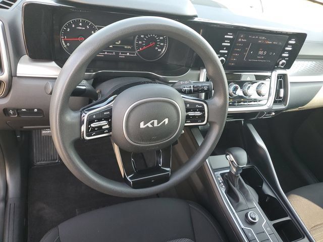 Certified 2023 Kia Sorento LX FWD image 18