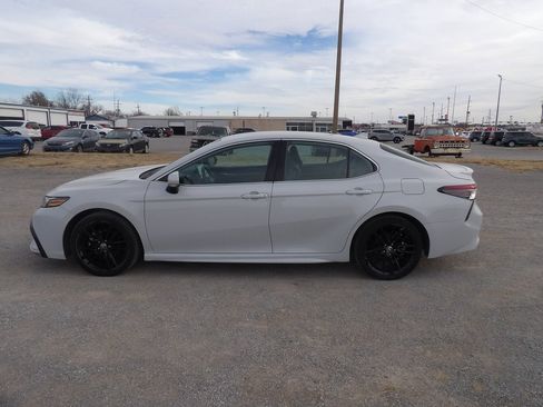 Used 2024 Toyota Camry SE image 1