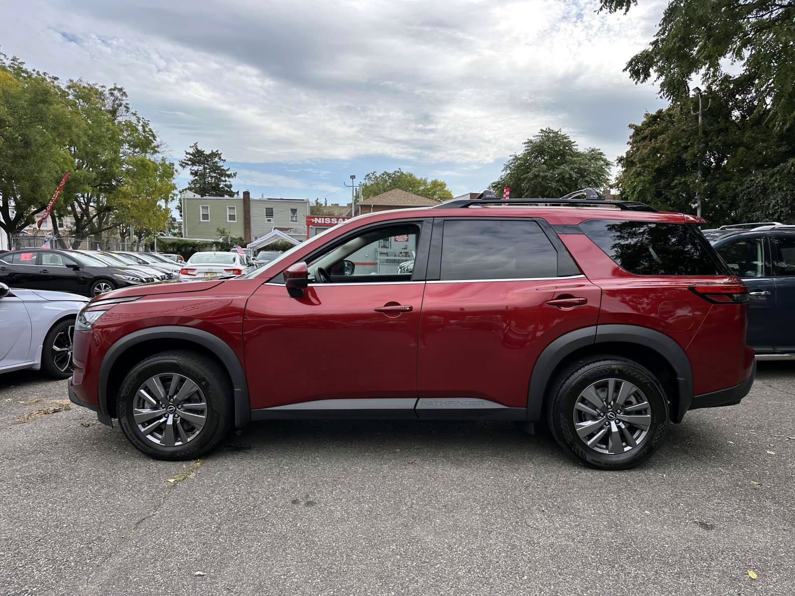 Certified 2024 Nissan Pathfinder SV w/ Black Appearance Package AWD/4WD image 6