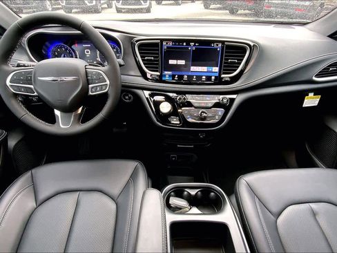 New 2026 Chrysler Pacifica Select image 12