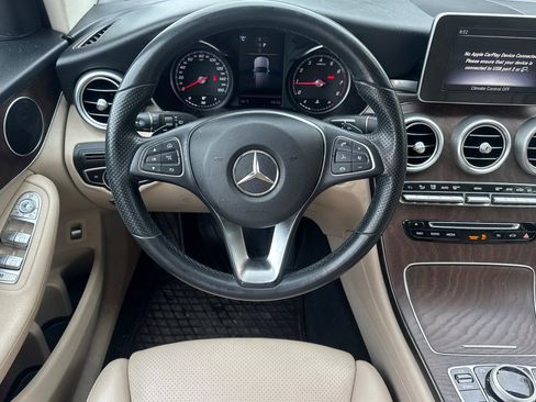 Used 2019 Mercedes-Benz GLC 300 4MATIC image 16