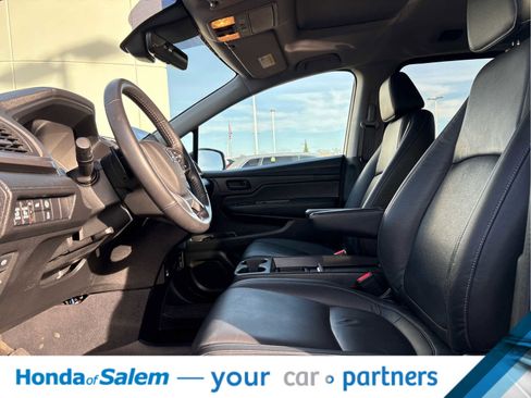 Used 2024 Honda Odyssey EX-L image 3