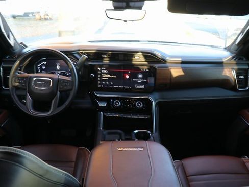Used 2025 GMC Sierra 2500 Denali Ultimate image 14