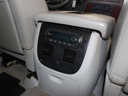 Used 2010 Chevrolet Avalanche LT w/ Luxury Package RWD image 34