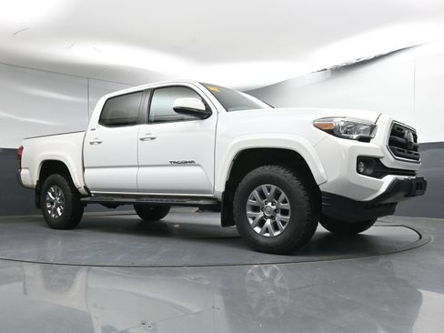 Used 2018 Toyota Tacoma SR5 image 25