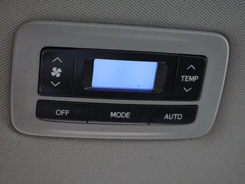 Used 2019 Toyota Sienna SE image 20