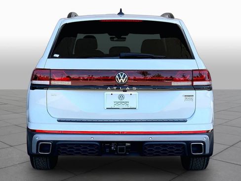 New 2026 Volkswagen Atlas Peak Edition AWD/4WD image 4