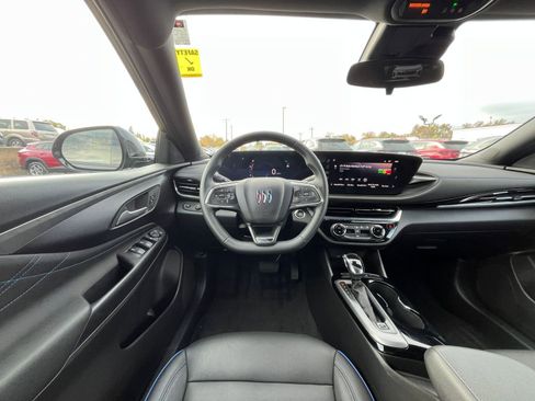 Used 2025 Buick Envista Sport Touring image 32