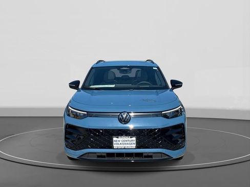 New 2026 Volkswagen Tiguan SE R-Line image 2