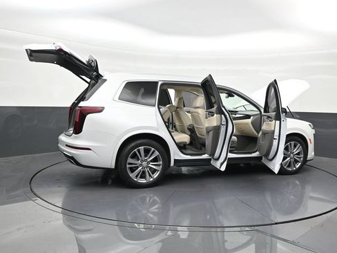 Used 2024 Cadillac XT6 Premium Luxury FWD image 32