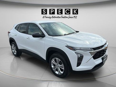 Used 2025 Chevrolet Trax LS FWD image 7