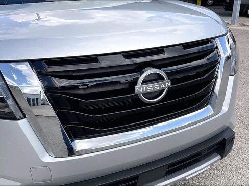 Used 2025 Nissan Pathfinder SL image 32
