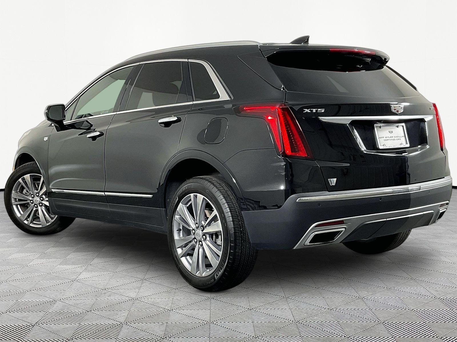 Certified 2024 Cadillac XT5 Premium Luxury FWD image 4