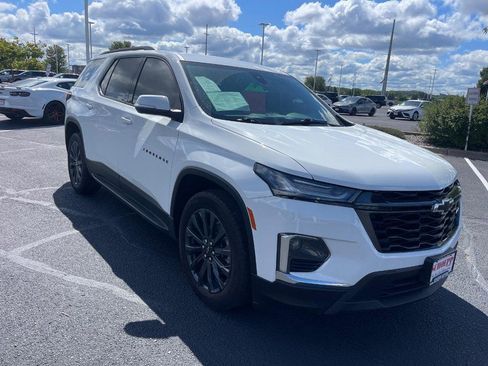 Used 2022 Chevrolet Traverse RS image 2
