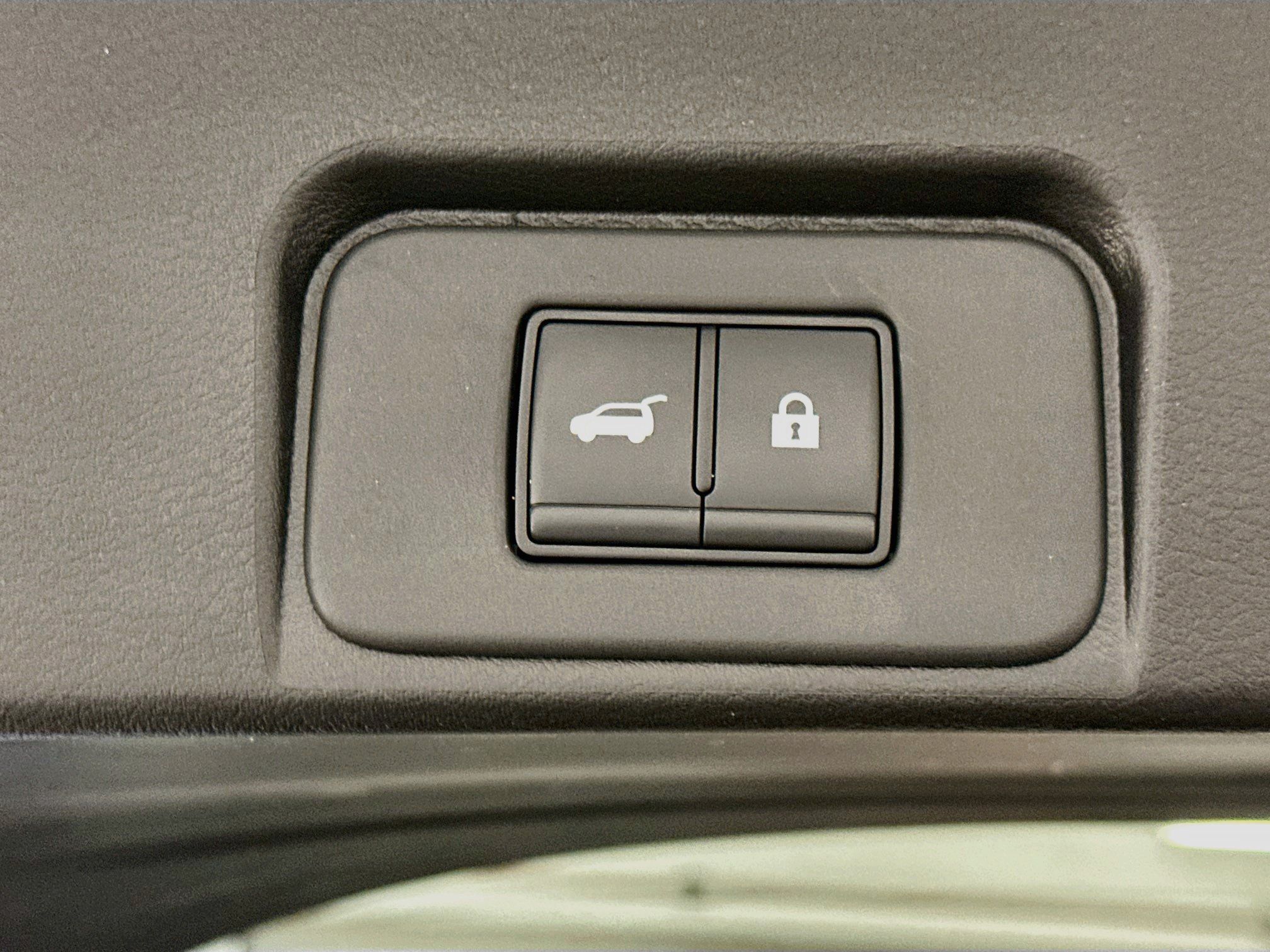 Used 2025 Nissan Rogue SV AWD/4WD image 30