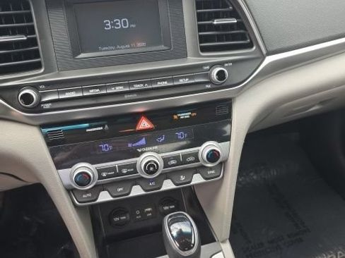 Used 2020 Hyundai Elantra SE FWD image 14