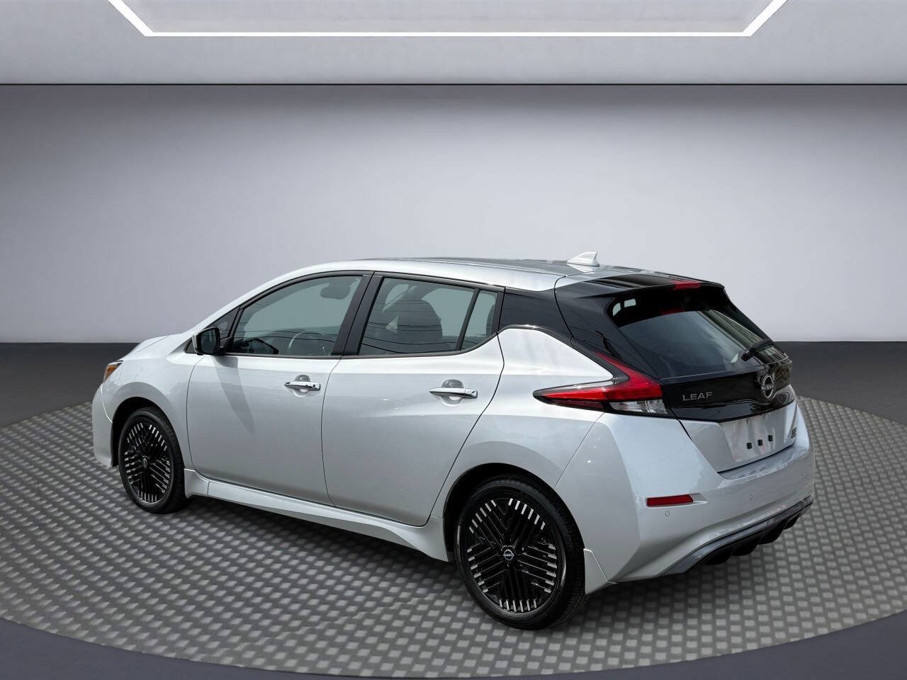 Used 2025 Nissan Leaf SV Plus FWD image 3