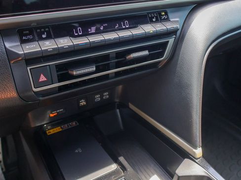 Used 2025 Toyota Camry XSE FWD image 16