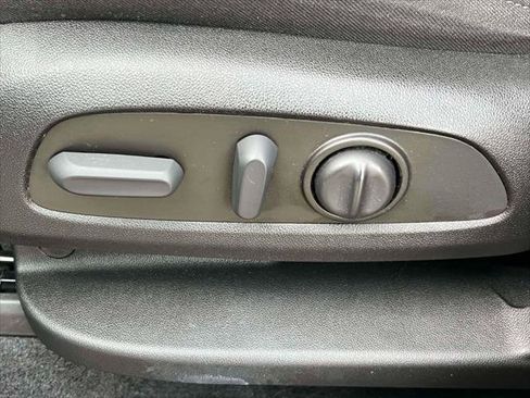 Used 2023 Chevrolet Traverse LT w/ Rear Camera Mirror Package image 18