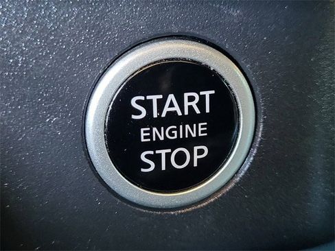 Certified 2021 Nissan Rogue SV image 26