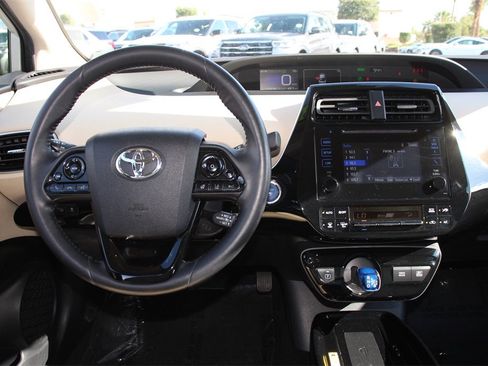 Used 2019 Toyota Prius XLE image 4