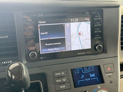Used 2020 Toyota Sienna XLE w/ XLE Navigation Package AWD/4WD image 24
