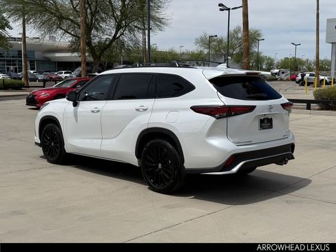 Used 2024 Toyota Highlander XSE AWD/4WD image 4
