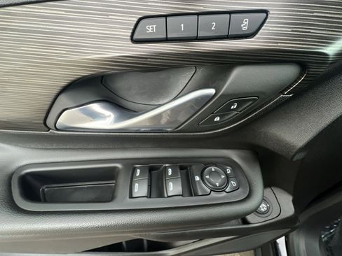 Used 2024 GMC Terrain SLT image 23