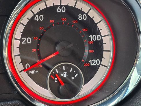 Used 2019 Dodge Grand Caravan SXT image 25