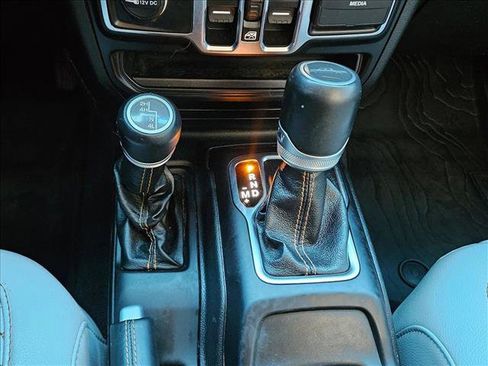 Used 2021 Jeep Gladiator Overland image 13