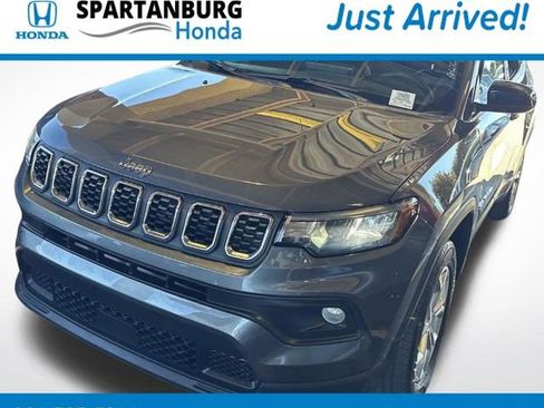 Used 2024 Jeep Compass Latitude image 1