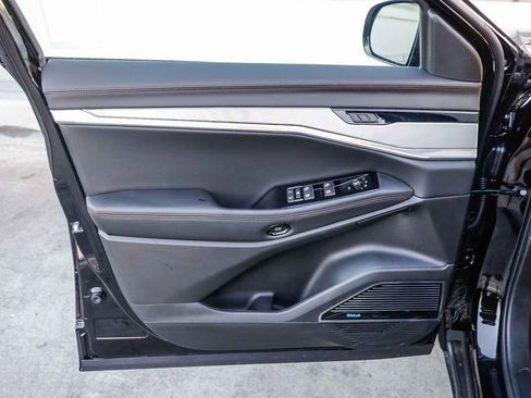 New 2025 Jeep Wagoneer S Launch Edition image 22