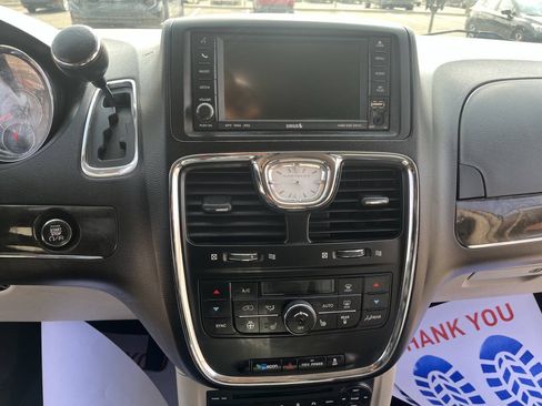 Used 2011 Chrysler Town & Country Touring-L w/ Entertainment Group #2 FWD image 24