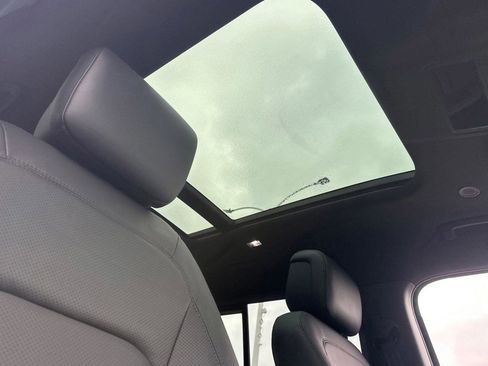 New 2026 Land Rover Defender 130 X-Dynamic SE AWD/4WD image 14