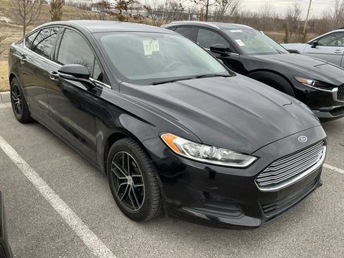 Used 2015 Ford Fusion SE image 4