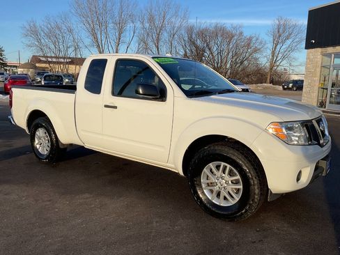 Used 2014 Nissan Frontier SV image 10