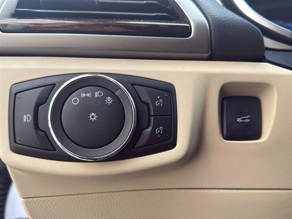 Used 2014 Ford Fusion SE w/ Equipment Group 502A FWD image 15