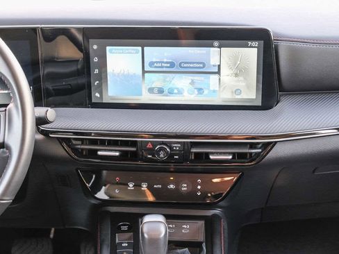 Used 2025 Nissan Kicks SR FWD image 14
